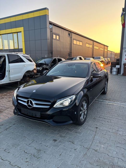 Dezmembram Mercedes Benz C Class 350e C205 plug in hybrid din 2016