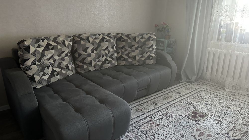 Продам диван для гостиной