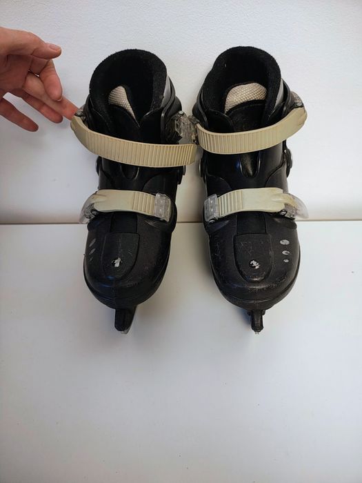 Patine de gheață reglabile, marca Ontario.