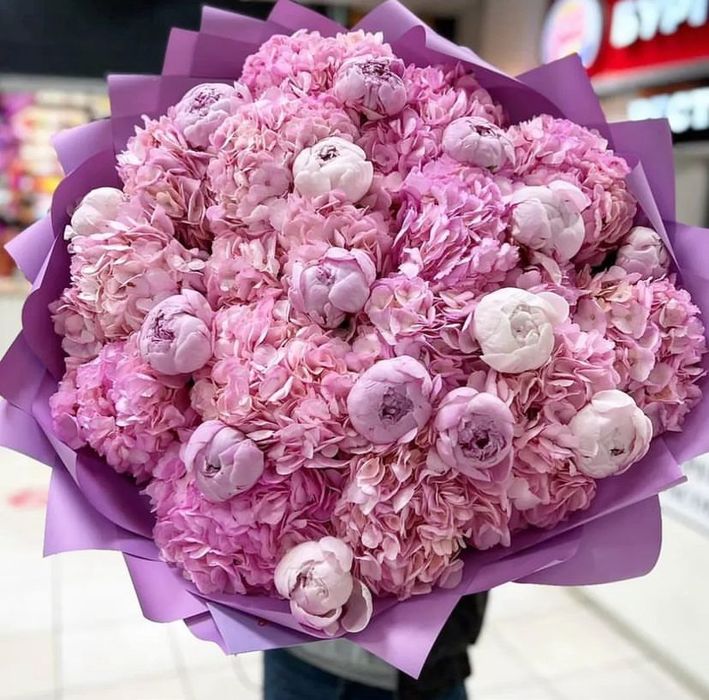 Пионы, пионовидные розы, гортензии