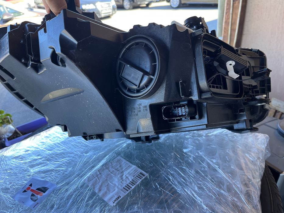 Фар Mercedes C class W206