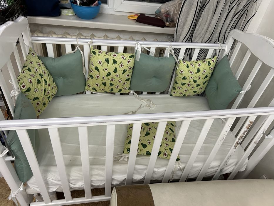 Продам манеж и стульчик для кормления