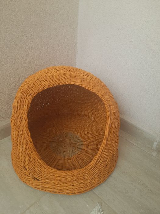 Плетеный домик для кошек.