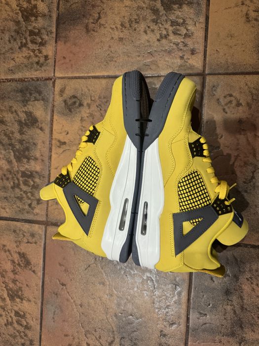 Объвки Jordan 4 lightning; размер  46EU