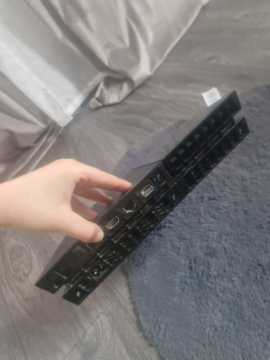 PS 4 foarte bun, functional+maneta,jocuri