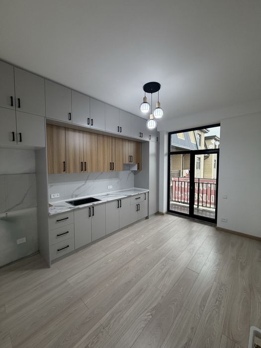 Продам срочно свою квартиру 74 кв.м новостройка массив 5