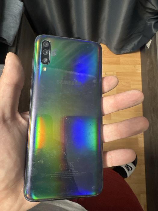 Samsung S10+ si Samsung A70 100 RON