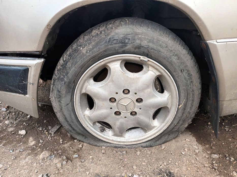 Dezmembrari  Mercedes-Benz W124  1993  > 1995 E 300 D (124.131) Motor