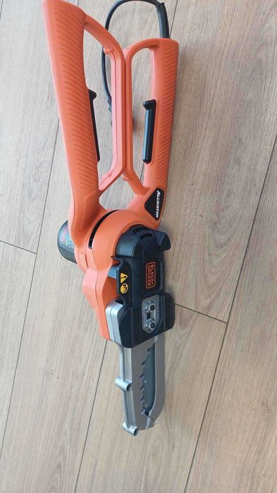 RESIGILAT - Fierastrau Black&Decker cu lant 10cm GK1000