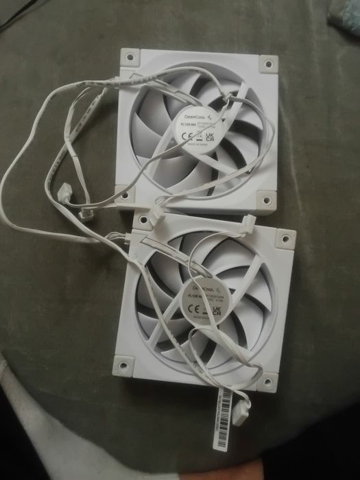 Корпусные вентиляторы DeepCool FL12R WH (белые) — 120 мм