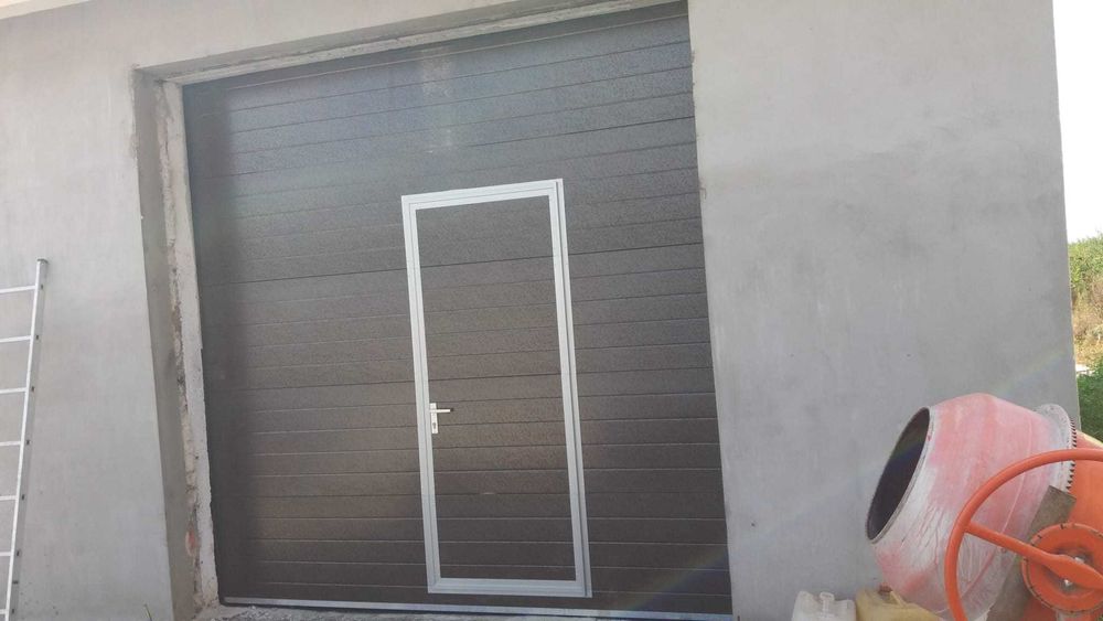 uși de garaj cu panou vitrat