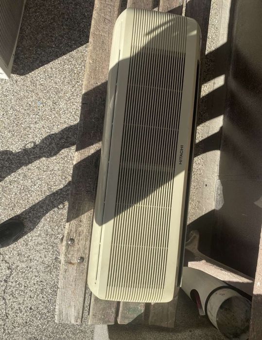 Продавам работещ климатик  Hitachi