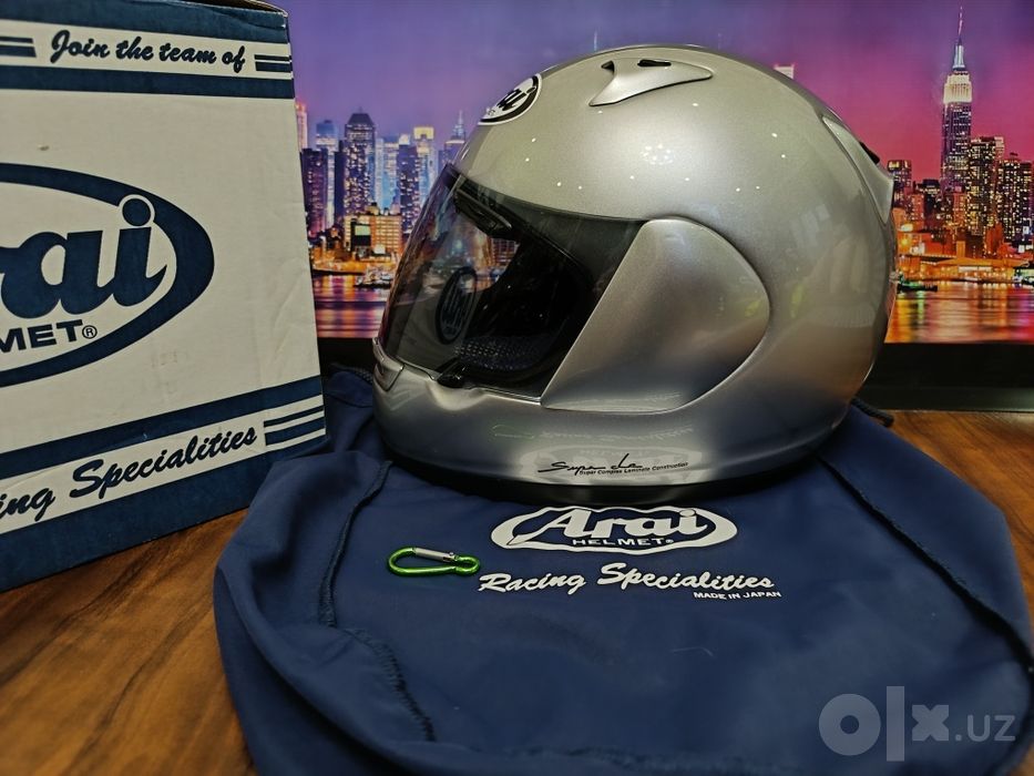 Это высокачественый мото шлем от Японского бренда ARAI QUANTUM 2