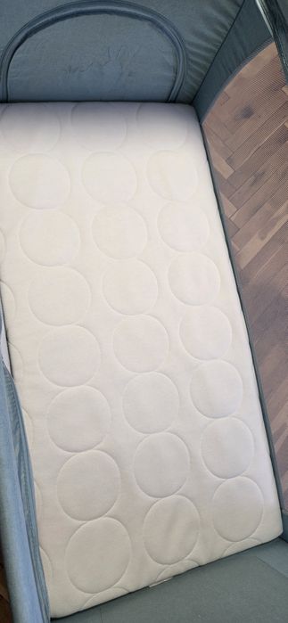 Матрак с протектор за бебешко легло от Икеа