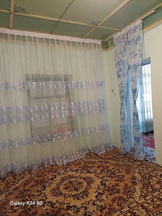 Нурафшон шахар катта бозор енида уй сотилади