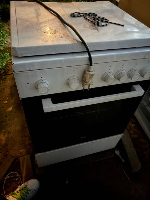 Продавам готварска печка Beko