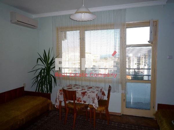 Дава се под наем Тристаен апартамент в Бургас, Център - 75 кв.м за 331.5 € - Снимка #1