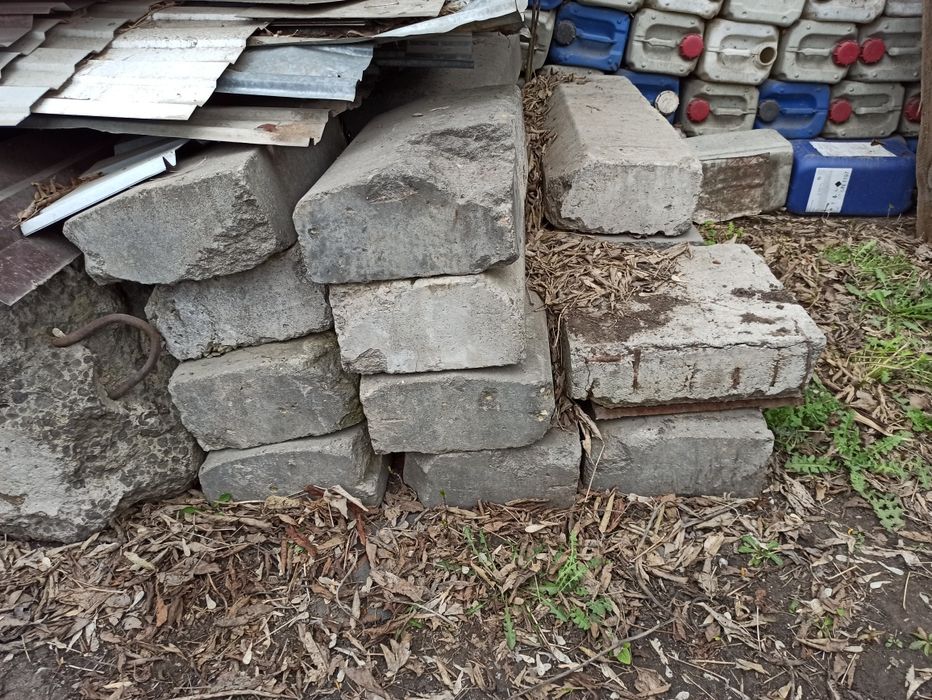 Бордюрный камень