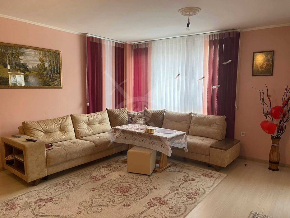 120кв.м. тристаен апартамент в Остромила