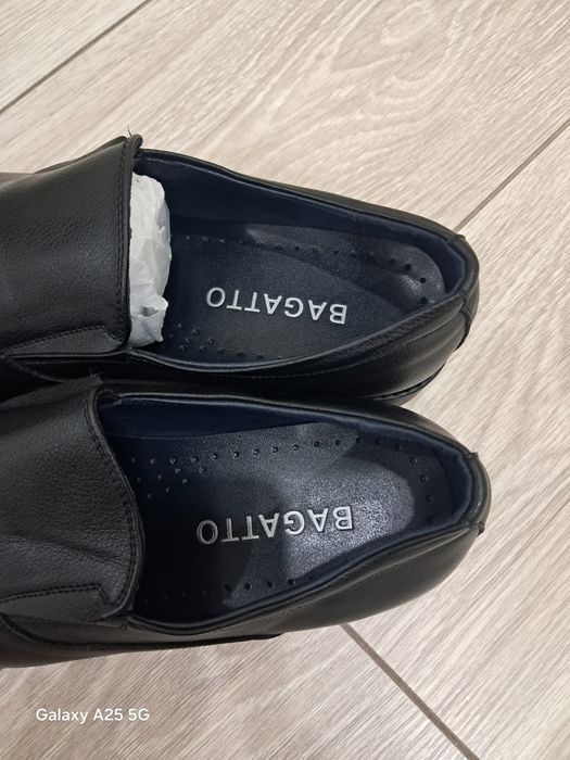 Мужские новые туфли.