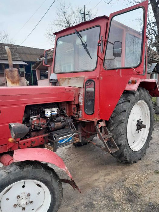 Vând tractor Belarus cu plug