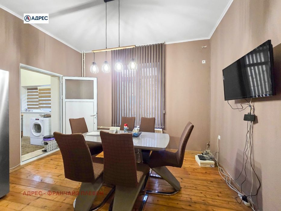 Продава се Тристаен апартамент в Плевен, Идеален център - 144 кв.м за 726 €/кв.м - Снимка #1