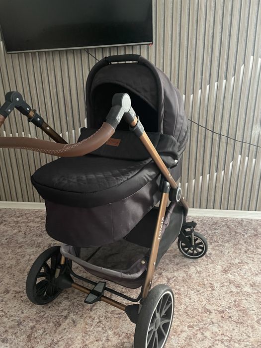 Отдам коляску tomix aura 2в1