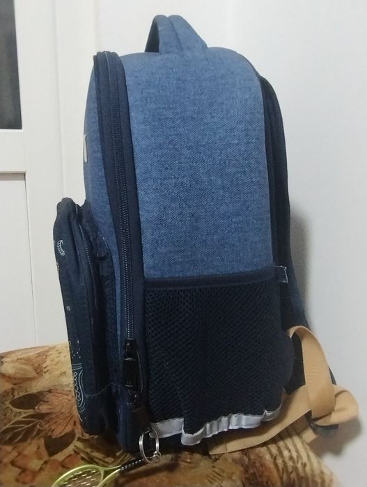 Ghiozdan ergonomic, unisex, folosit foarte putin