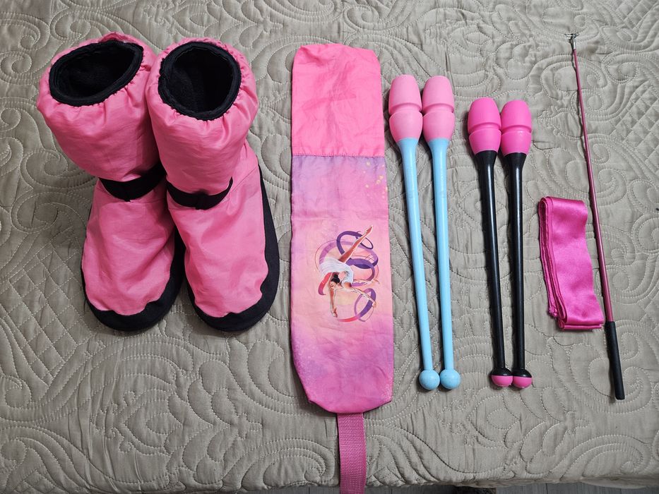 Мяч, булавы, палочка, лента и сапржки