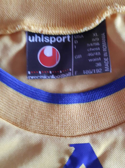 Екип жълт (фланелка и гащета) на Левски на Седрик Бардон