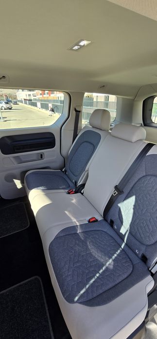 Vând Volkswagen ID.BUZZ Pro 2023