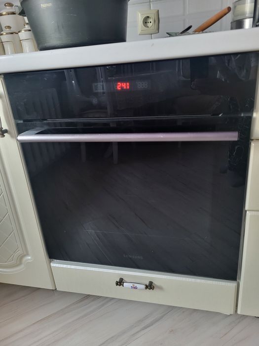 Продам кухню с техникой