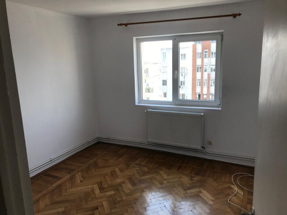 Închiriez apartament 3 camere zona centrala