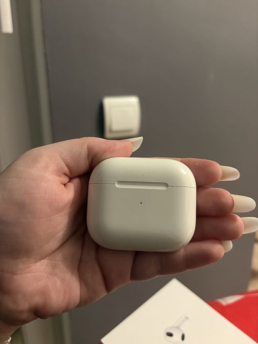 AirPods generatia 3