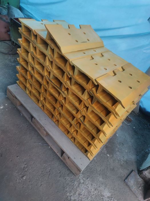 Башмаки на спецтехнику SHANTUI и другие маки спецтехники.