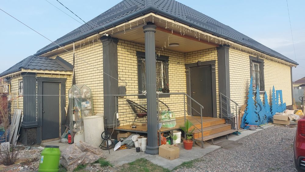 Продам дом, строили с любовью для себя. Уютный, хорошие соседи.