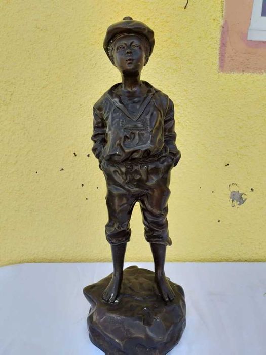 Statuie de colectie baiat din beonz