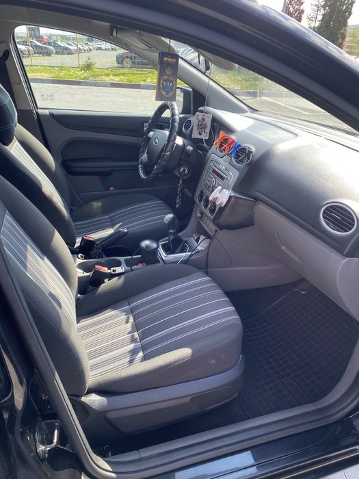 Vand ford focus urgent este in stare impecabila!!!