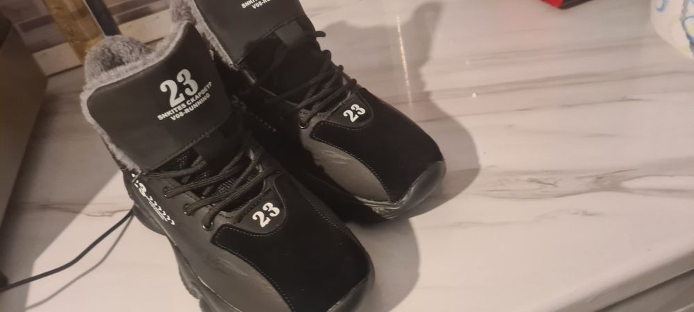 Adidași  nou.mar 41 bărbați  la 120.lei