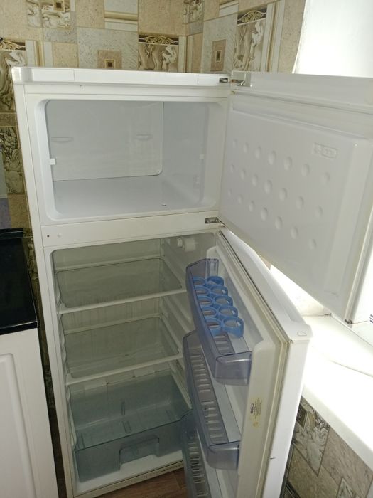 Продается холодильник все работает