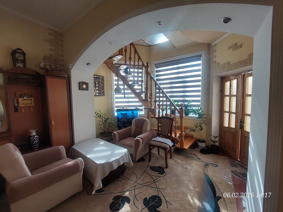 4 sotiqlik hovli sotiladi.