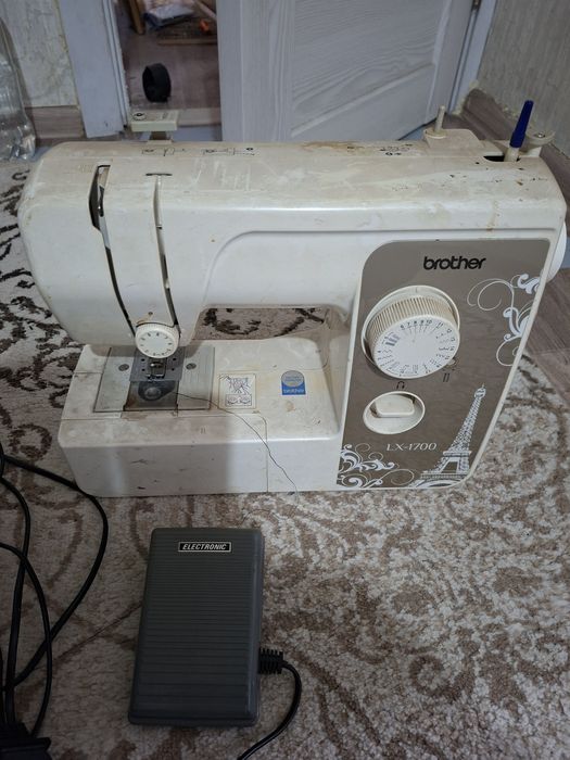 Швейная машинка продам