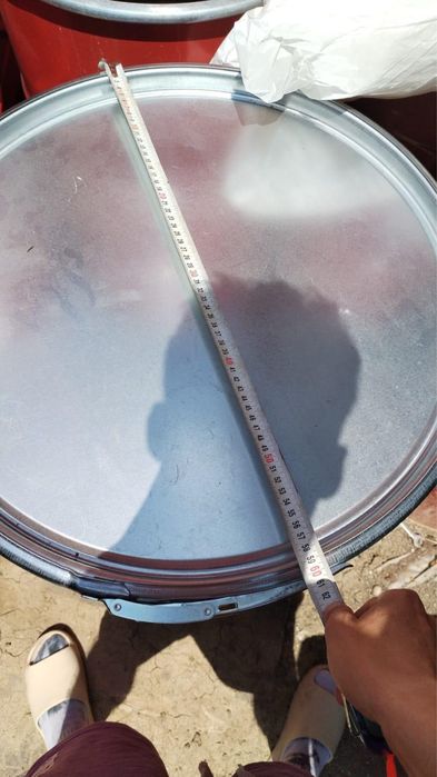 butoi metalic 200L cu capac si sistem de inchidere etanş cu