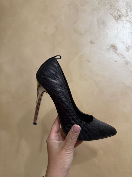Pantofi stiletto