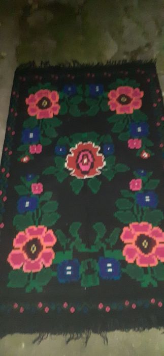 Нови, неупотребявани ръчно тъкани вълнени черги и килими