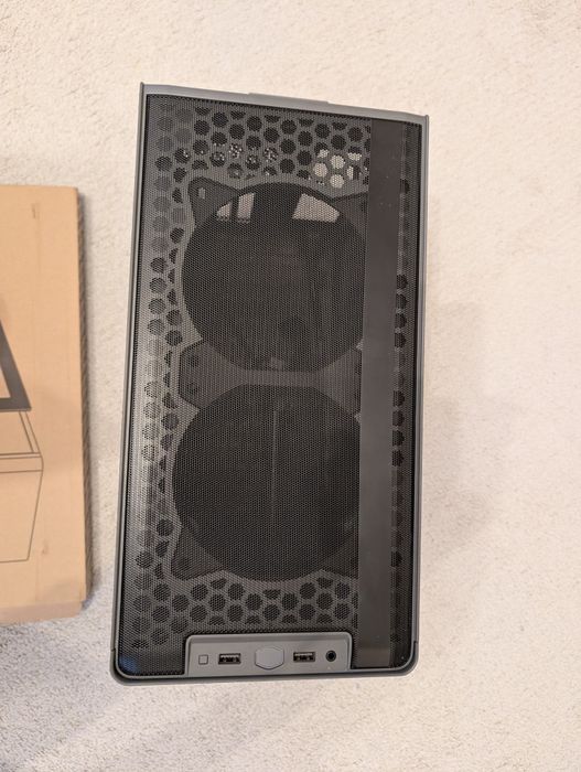 Vand carcasa Cooler Master NR200P max ca noua