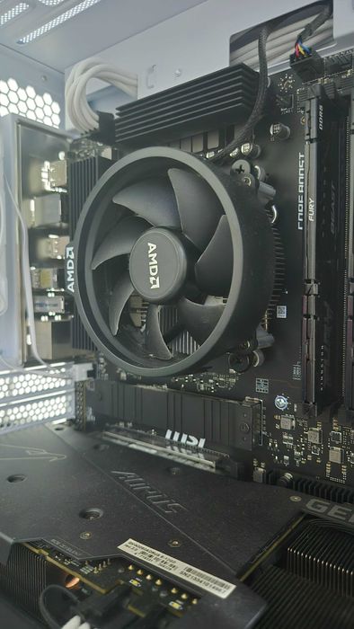 Геймърски компютър с Nvidia и AMD Ryzen