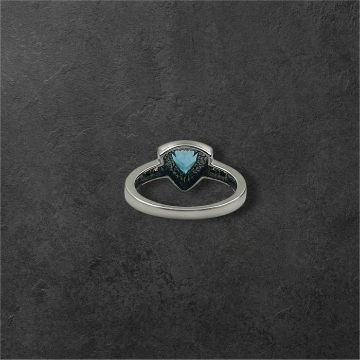 пръстен от 14-к. бяло злато, с диаманти и аквамарин