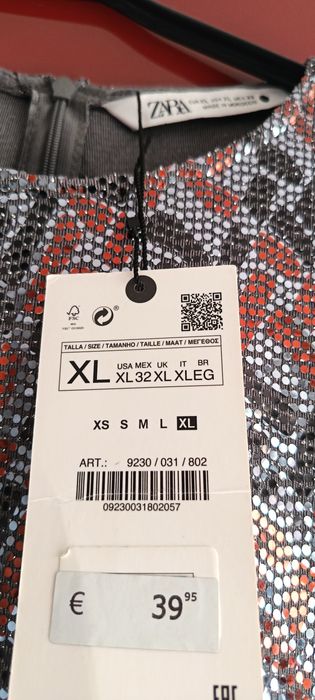 Vand rochita Zara, marinea XL. Noua cu eticheta