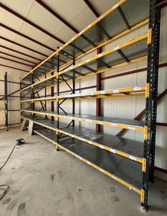 Rafturi metalice depozitare marfat manuala